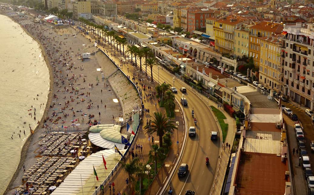 Vue aérienne de la promenade des anglais à Nice